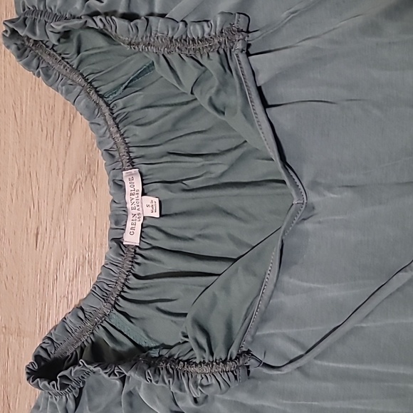 Green Envelop Los Angeles Green Puff Sleeve Top - Picture 5 of 6